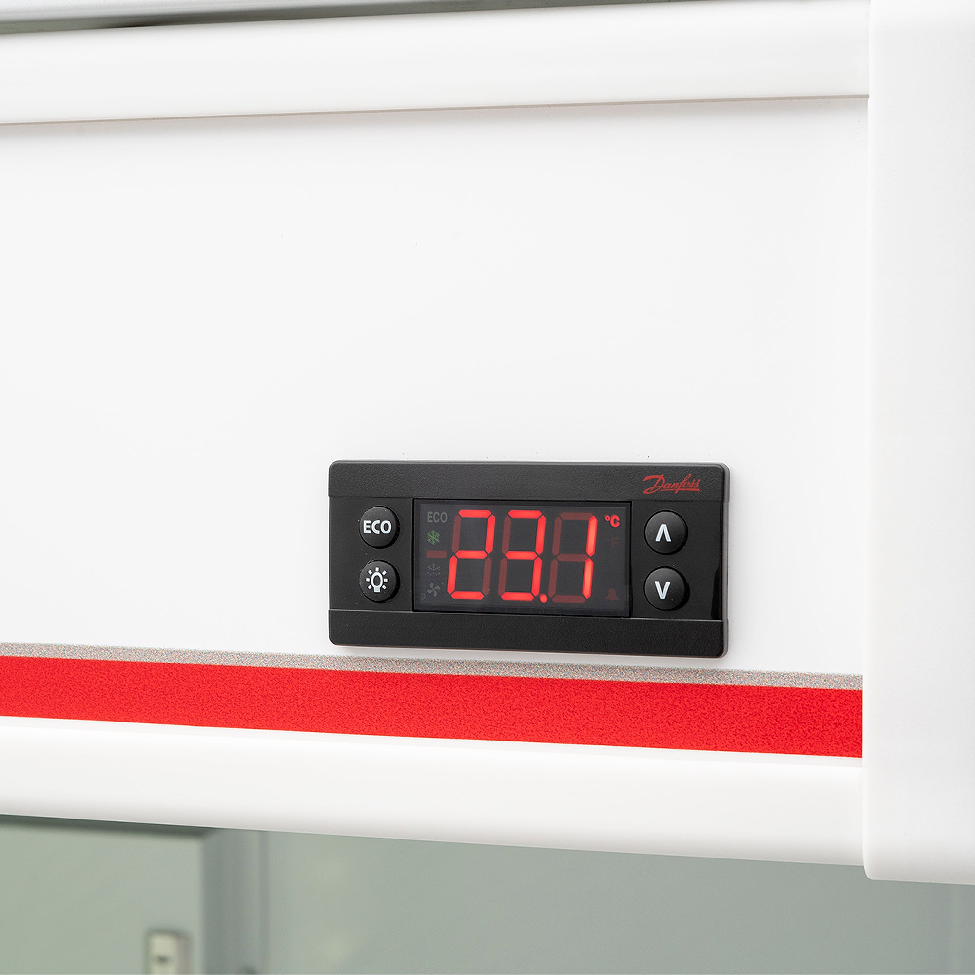 REFRIGERADOR VERTICAL EXHIBIDOR 26 PIES BLANCO | TVC26