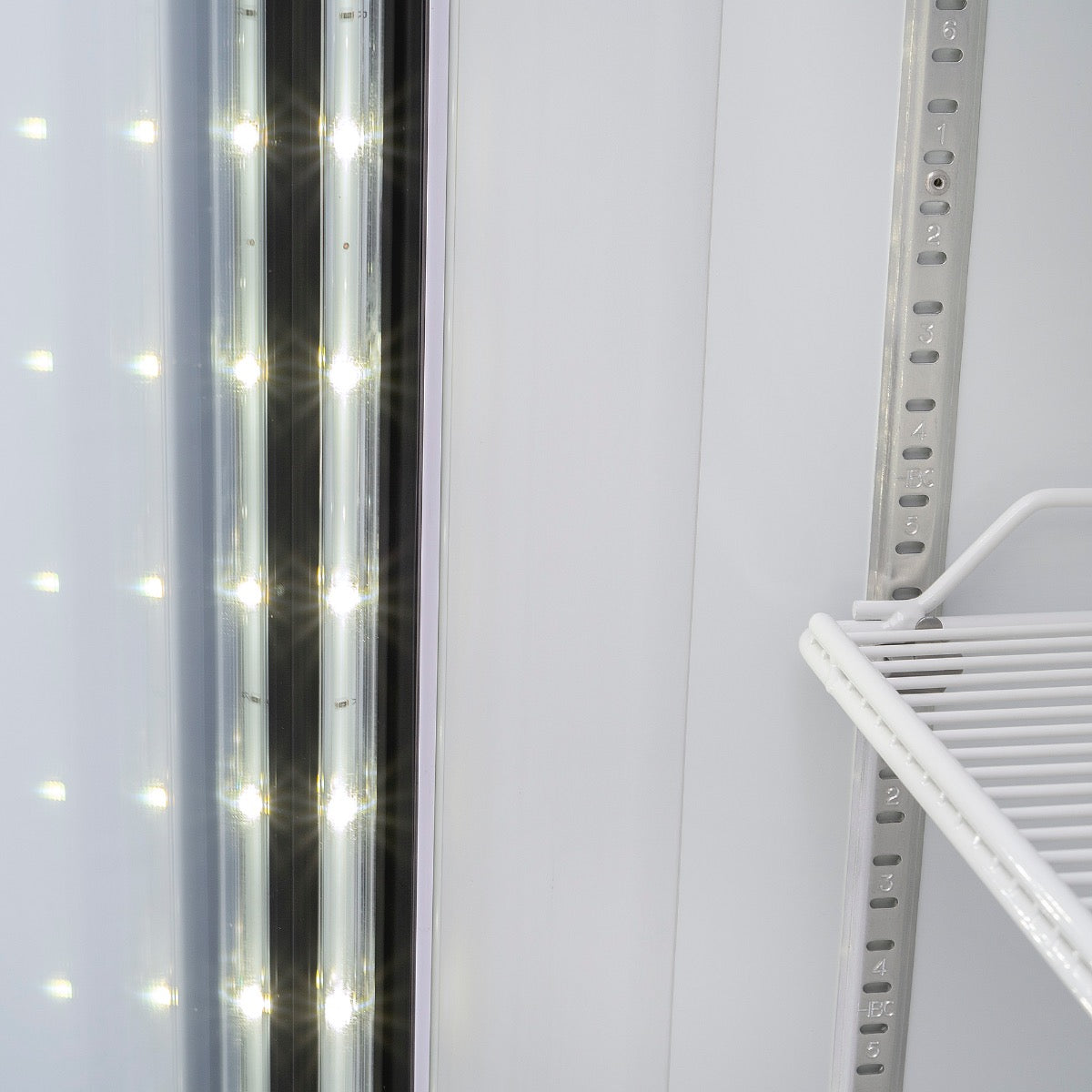 REFRIGERADOR VERTICAL EXHIBIDOR 42 PIES BLANCO | TVC42