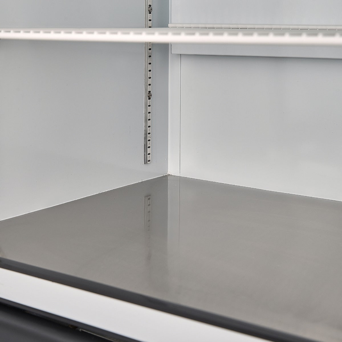 REFRIGERADOR VERTICAL EXHIBIDOR 19 PIES BLANCO | TVC19