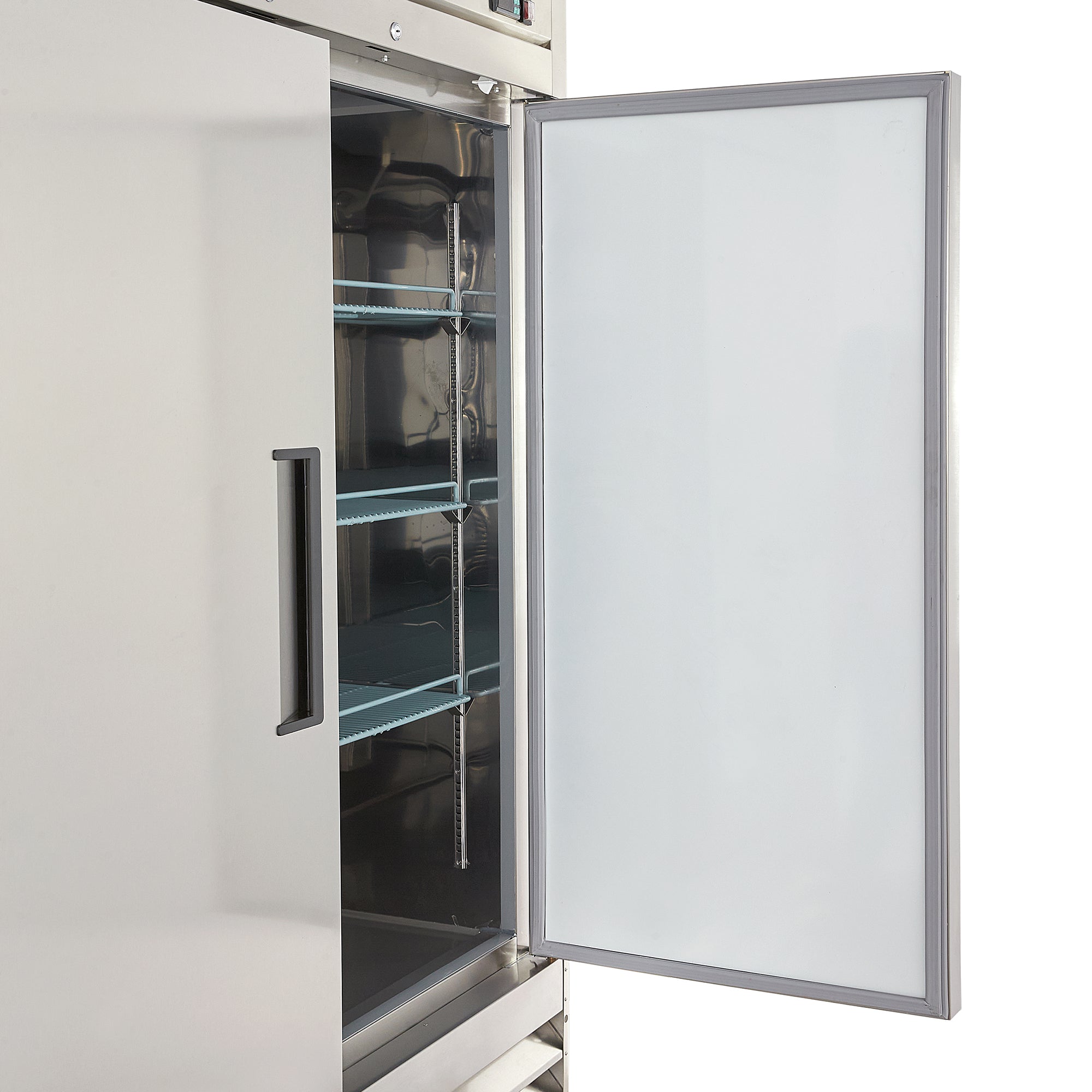 REFRIGERADOR VERTICAL PUERTA SÓLIDA REACH-IN 47 PIES | RVSA-47UI