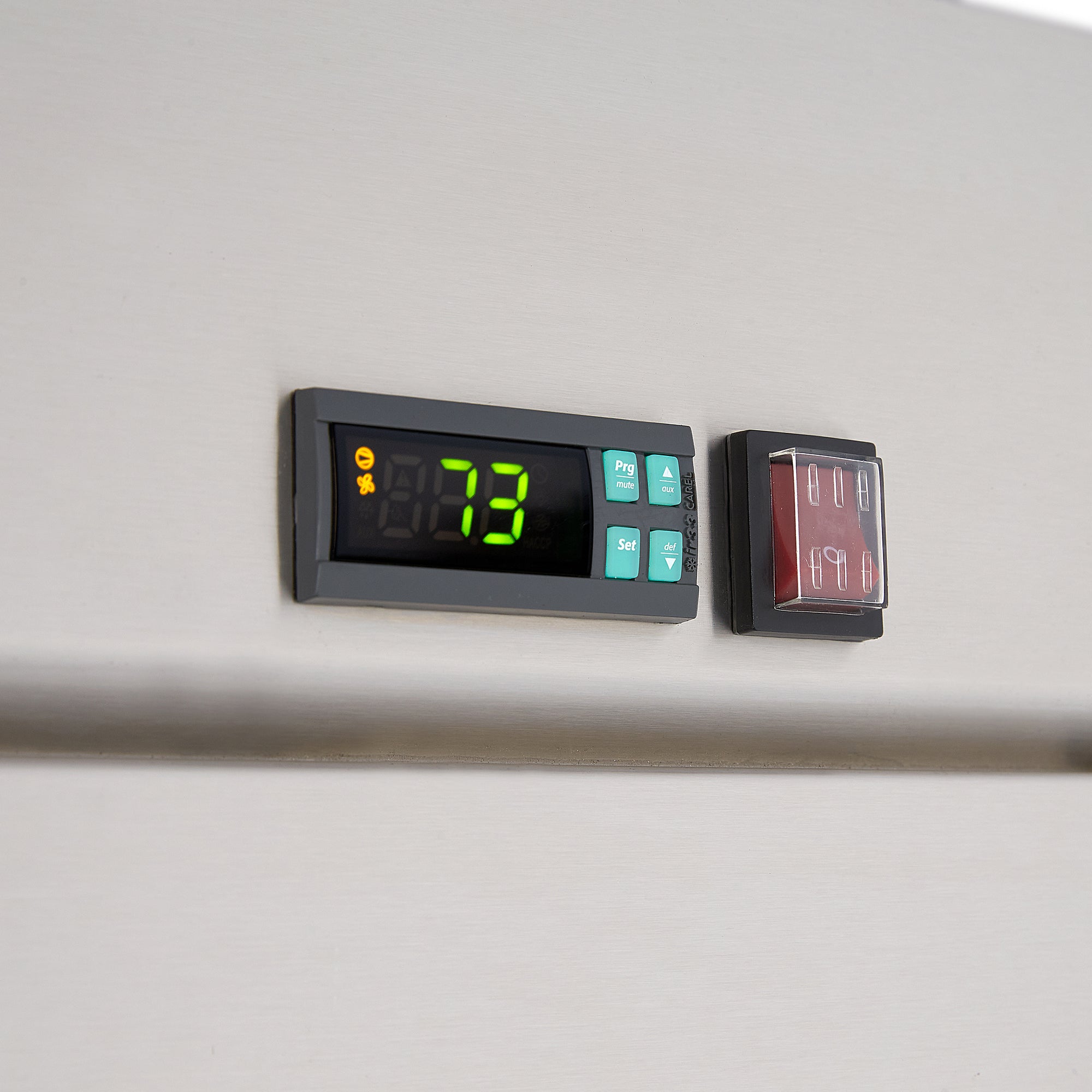 REFRIGERADOR VERTICAL PUERTA SÓLIDA REACH-IN 47 PIES | RVSA-47UI