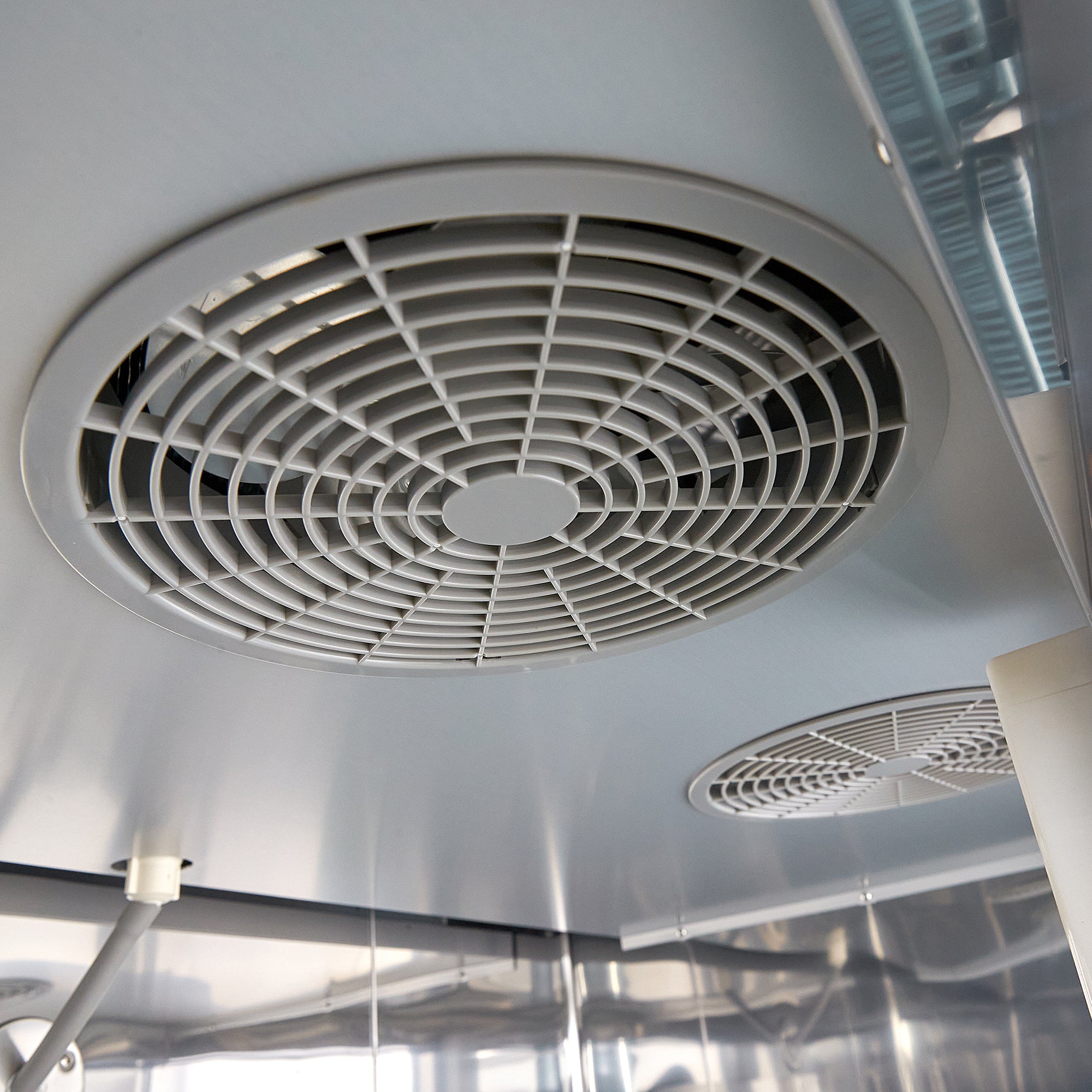 REFRIGERADOR VERTICAL PUERTA SÓLIDA REACH-IN 47 PIES | RVSA-47UI