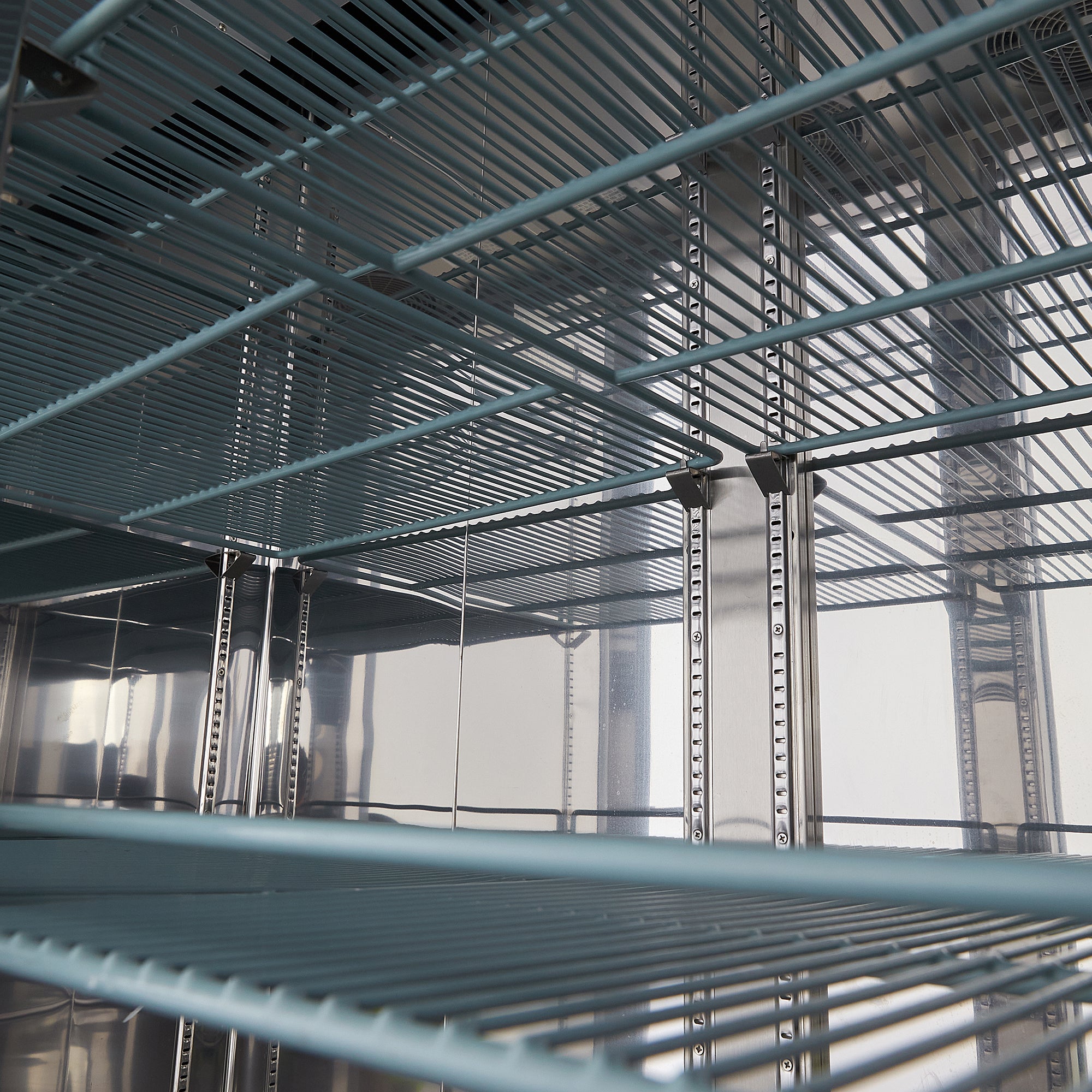 REFRIGERADOR VERTICAL PUERTA SÓLIDA REACH-IN 47 PIES | RVSA-47UI