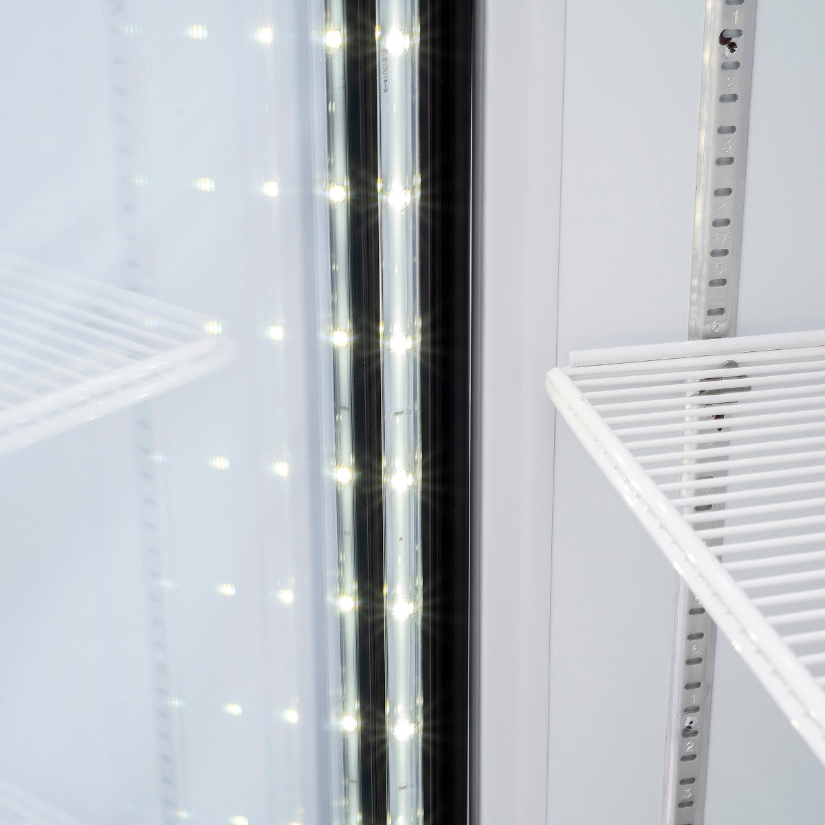 REFRIGERADOR VERTICAL EXHIBIDOR 17 PIES BLANCO | TVC17